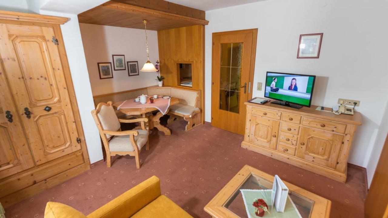 Flat Otel Seefeld in Tirol Oda fotoğraf