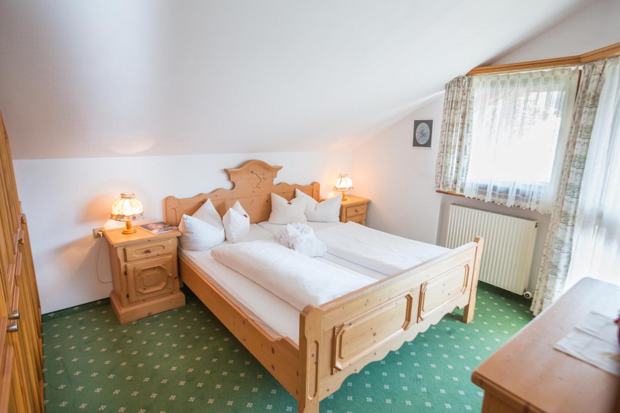 Flat Otel Seefeld in Tirol Oda fotoğraf