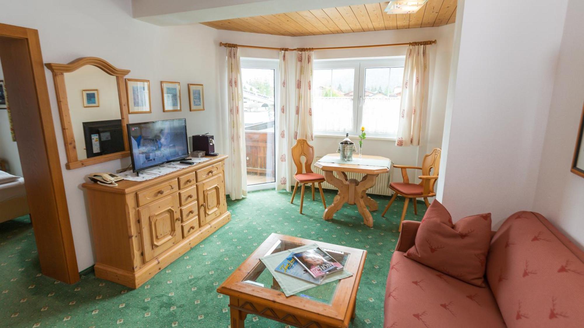 Flat Otel Seefeld in Tirol Oda fotoğraf